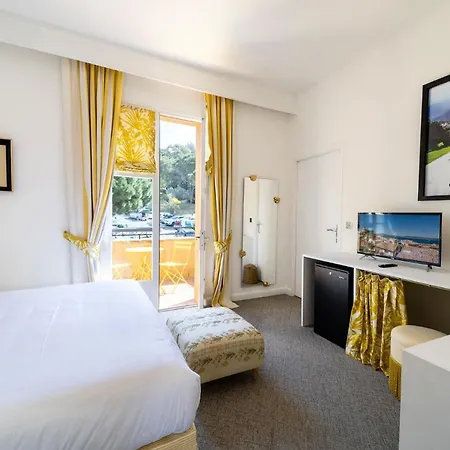 Le Y Hotell