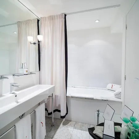 Hotell Le Y Saint-Tropez