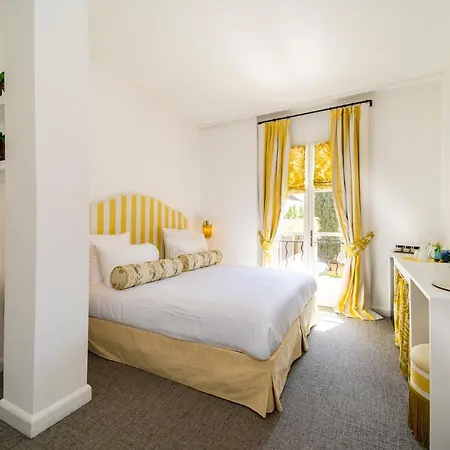 Le Y سان تروبيه