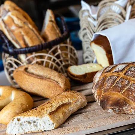 Le Y 4* سان تروبيه