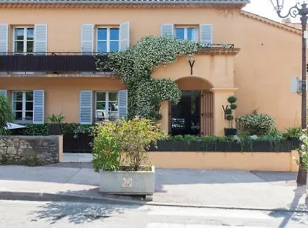 Le Y 4* سان تروبيه