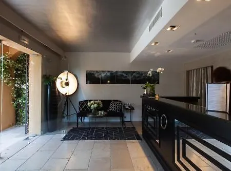 Le Y 4* سان تروبيه