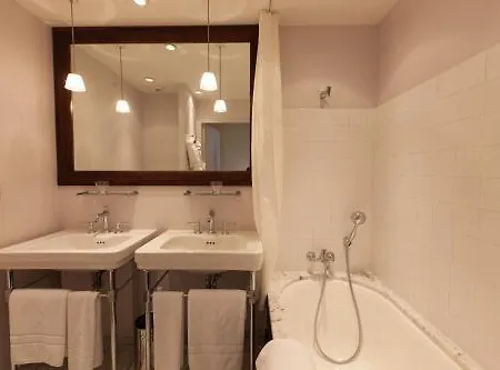 Le Y Hotell