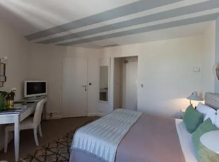 Le Y Hotell