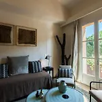 Le Y Hotel