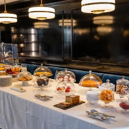 Le Y 酒店 圣特罗佩