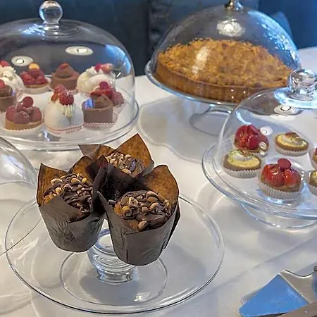 Le Y Готель 4*