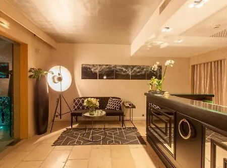 Le Y 4* סן טרופז