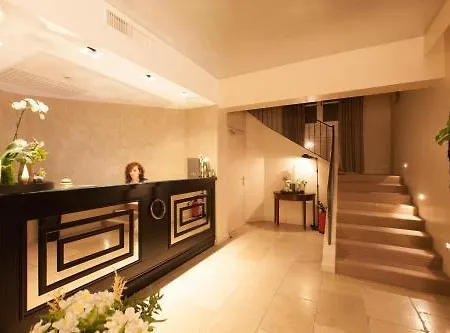 Le Y מלון סן טרופז