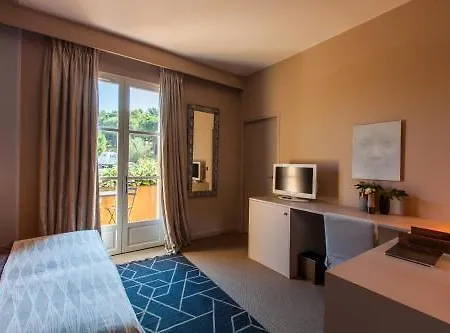 Le Y מלון סן טרופז