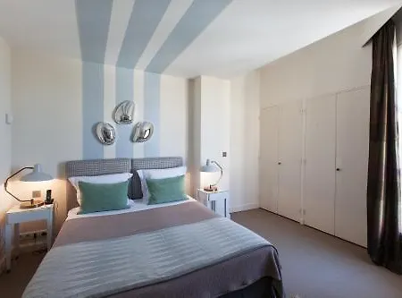 Le Y סן טרופז